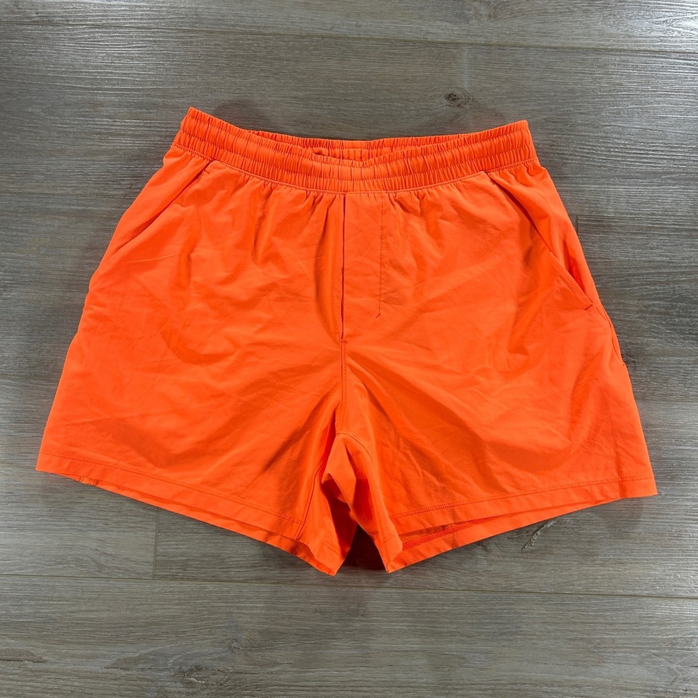 Lululemon Men's Size Medium Pace Breaker Linerless Short 5" Orange M7AUQS